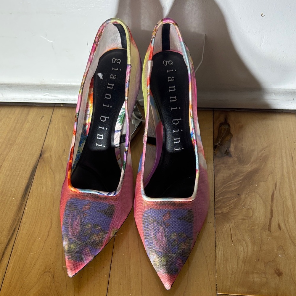 NWT Gianni Bini Pamalaa Printed Mesh Architectural Wedge Pumps - Picture 4 of 6